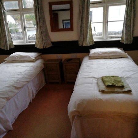 The Royal Oak Hotel Кингтън Екстериор снимка
